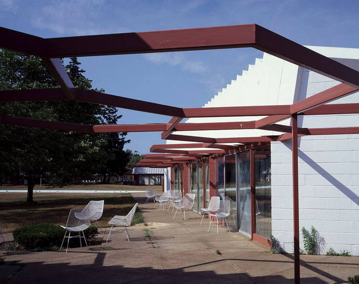 Snow Flake Motel - Old Post Card View (newer photo)